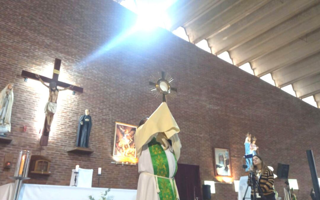 Reina Jesús Eucarístico en San Vicente Palloti